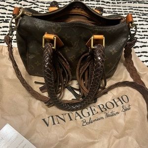 Excellent condition LV speedy with added fringe